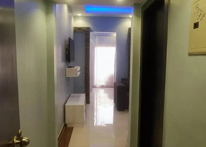 Beachfront Cozy Flat 10 Minutes From Air Port, Free Wifi Apartment *