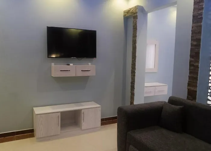 Beachfront Cozy Flat 10 Minutes From Air Port, Free Wifi Apartment