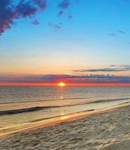 Beachfront Cozy Flat 10 Minutes From Air Port, Free Wifi *