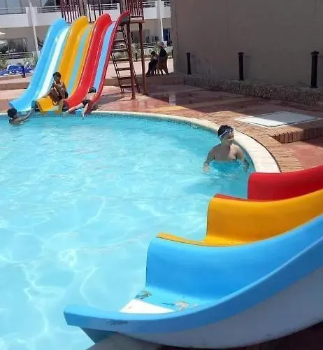 Beachfront Cozy Flat 10 Minutes From Air Port, Free Wifi Apartment *