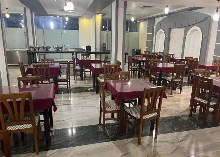 Beachfront Cozy Flat 10 Minutes From Air Port, Free Wifi Apartment *