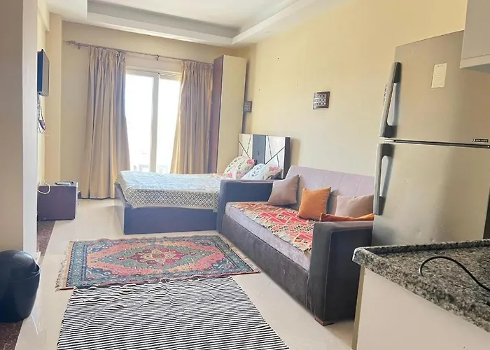 Beachfront Cozy Flat 10 Minutes From Air Port, Free Wifi * Hurghada
