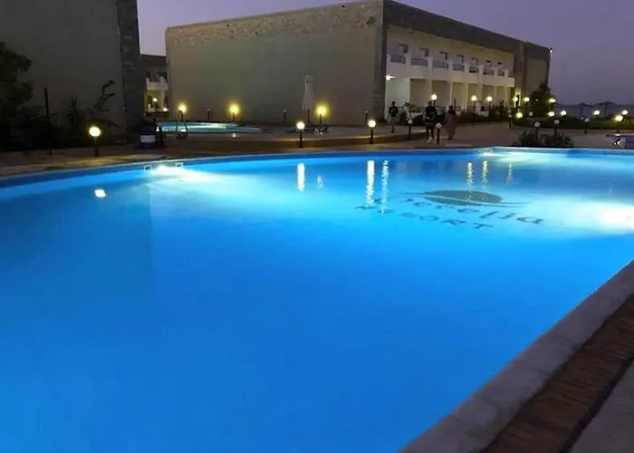 Beachfront Cozy Flat 10 Minutes From Air Port, Free Wifi *