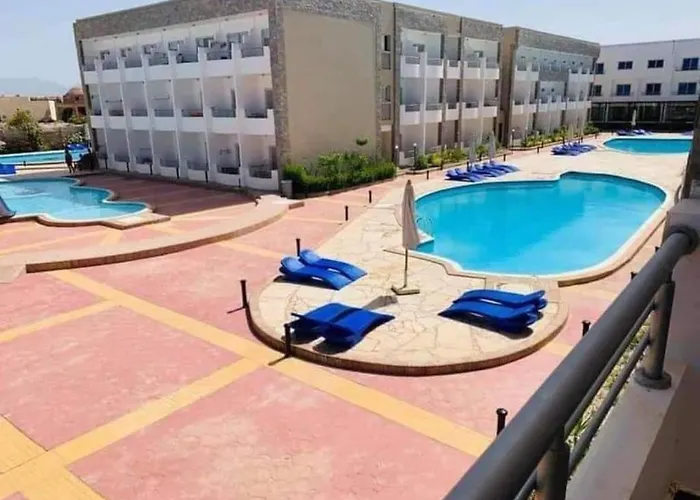 Beachfront Cozy Flat 10 Minutes From Air Port, Free Wifi Apartment