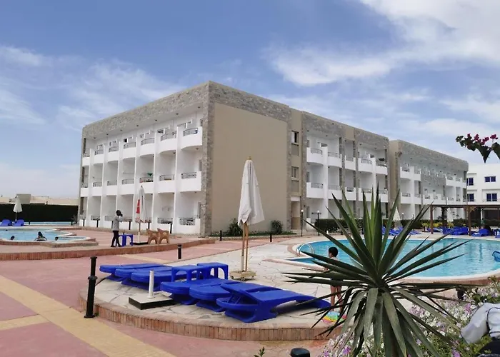 Beachfront Cozy Flat 10 Minutes From Air Port, Free Wifi Apartment