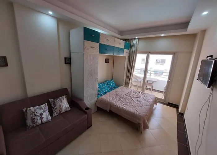 Beachfront Cozy Flat 10 Minutes From Air Port, Free Wifi *