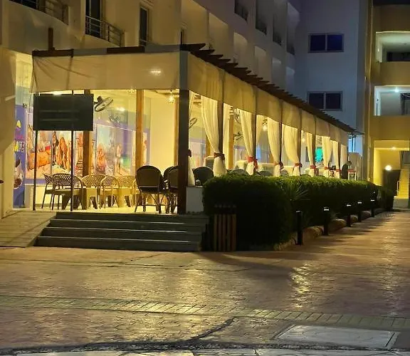 Beachfront Cozy Flat 10 Minutes From Air Port, Free Wifi Apartment Hurghada