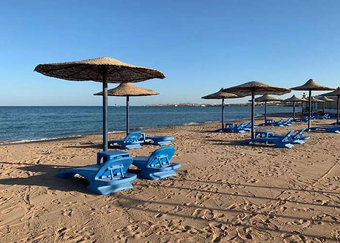 Beachfront Cozy Flat 10 Minutes From Air Port, Free Wifi * Hurghada