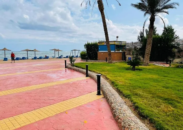 Beachfront Cozy Flat 10 Minutes From Air Port, Free Wifi Apartment